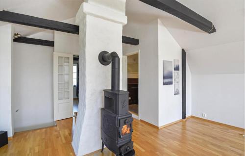 Ed House | Nice Home In Ed With Kitchen
