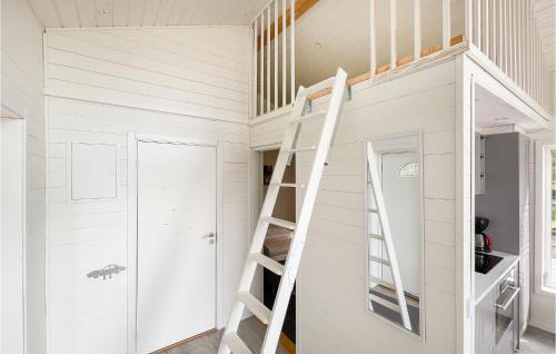 Hammaro House | Nice Home In Hammarö With Kitchen