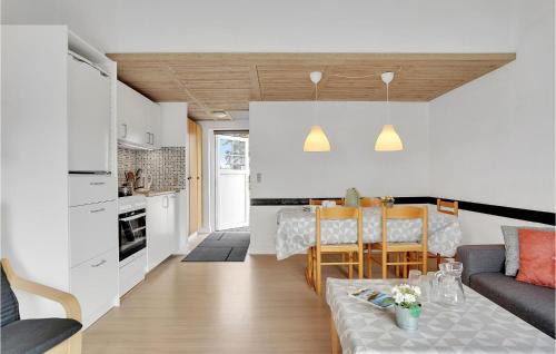 Ristinge House | Nice Home In Humble With Wifi