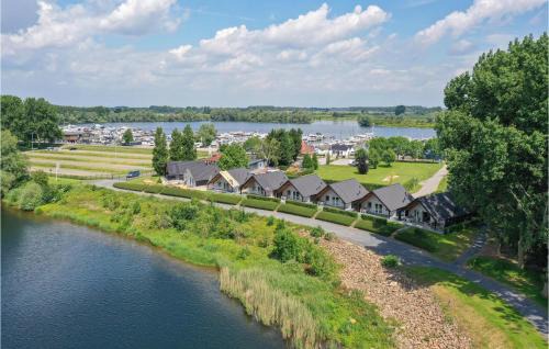 Kerkdriel House | Nice Home In Kerkdriel With Wi-Fi