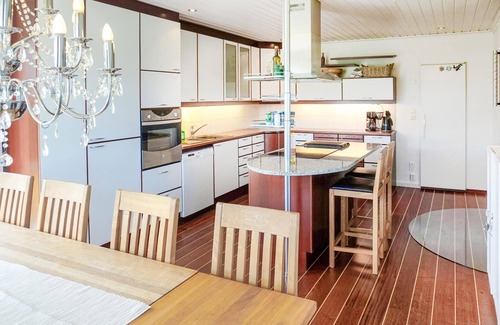 Grimsland House | Nice home in Lundegrend with WiFi