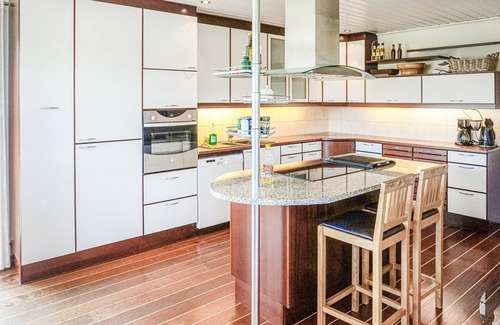 Grimsland House | Nice home in Lundegrend with WiFi