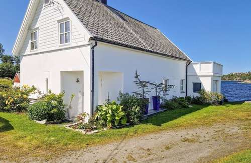 Radoy House | Nice home in Manger with house sea view