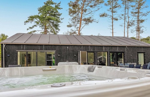 Bedegaard House | Nice home in Nexø with sauna