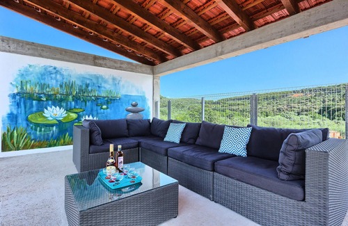 Okrug Donji House | Nice home in Okrug Donji