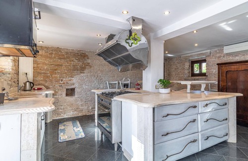 Katun Lindarski House | Nice home in Pazin with WiFi