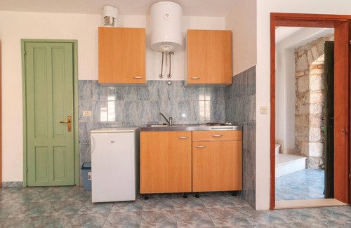 Postira House | Nice home in Postira with kitchen