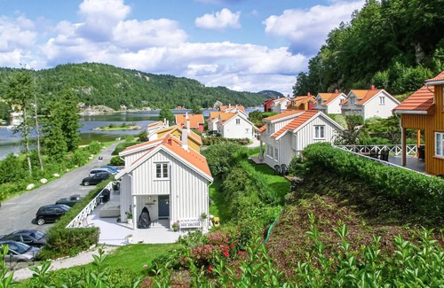 Songe House | Nice home in Risør with kitchen