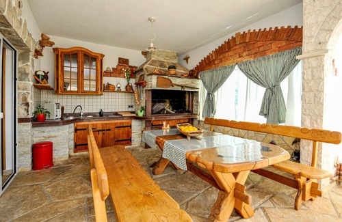 Plano House | Nice home in Trogir with house sea view