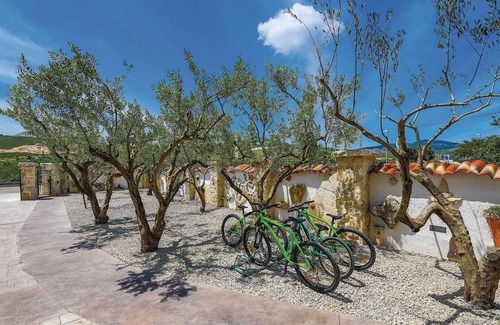 Plano House | Nice home in Trogir with house sea view