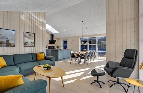 Sønder Nissum House | Nice home in Ulfborg with kitchen