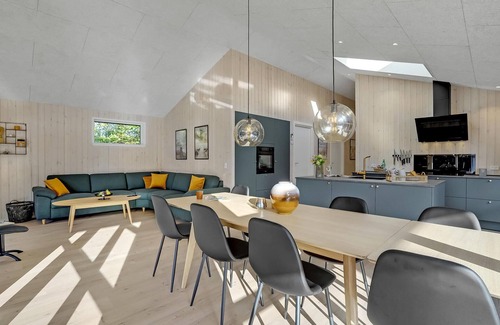 Sønder Nissum House | Nice home in Ulfborg with kitchen