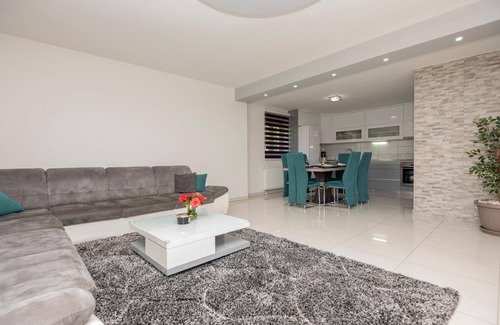 Imotski House | Nice home in Vinjani donji