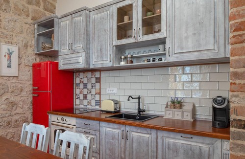 Cove Rogacic House | Nice home in Vis with kitchen
