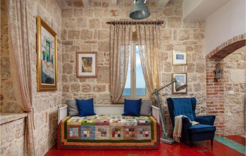 Cove Rogacic House | Nice Home In Vis With Kitchen
