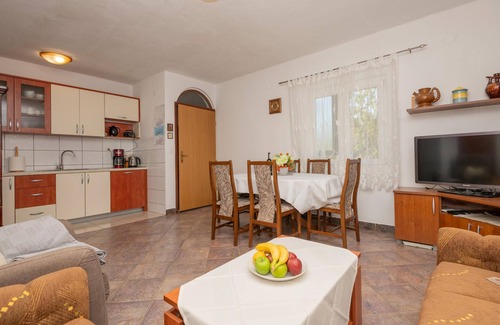 Vrgorac House | Nice home in Zavojane