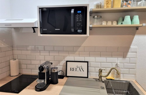Charbonnieres-les-Bains Apartment | Nice little house with garden