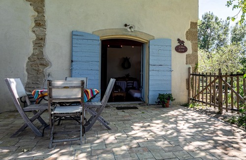 Grans House | NICE PROVENCALE HOUSE 4 pers country garden swimming pool SPA playground