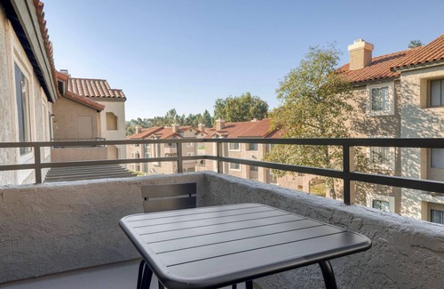 Rancho Penasquitos Apartment | Nice Rancho Penasquitos 1BR w/Pool & Gym, nr Bars & Shops, by Blueground