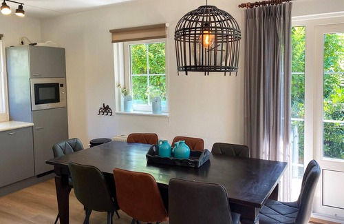 Paasloo House | Nice Thatched Villa With Dishwasher, in a National Park