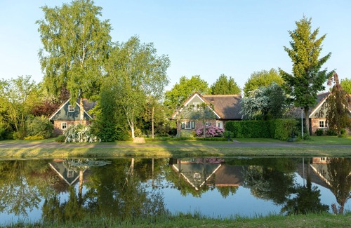 Paasloo House | Nice Thatched Villa With Dishwasher, in a National Park
