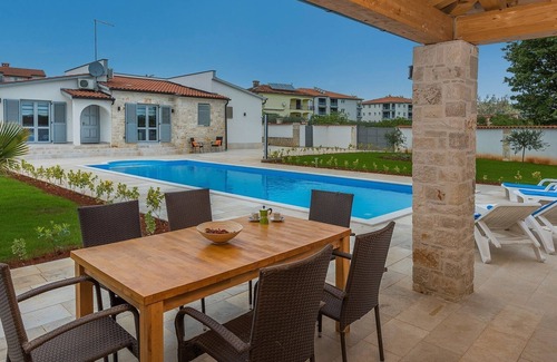 Zbandaj Cabin | Nicely furnished villa with private pool, BBQ and fenced garden