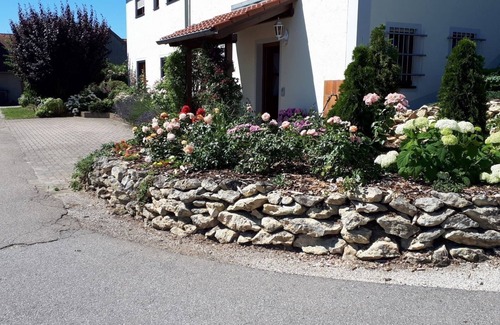 Sinzing Apartment | Nichtraucherwohnung (68qm) für 4 Personen mit Garten & Terrasse