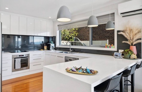 Sandy Bay Villa | Nicolas Escape panoramic views luxury and space