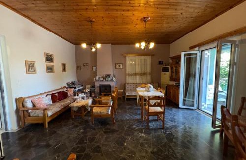 Nafpaktos House | Nidi House