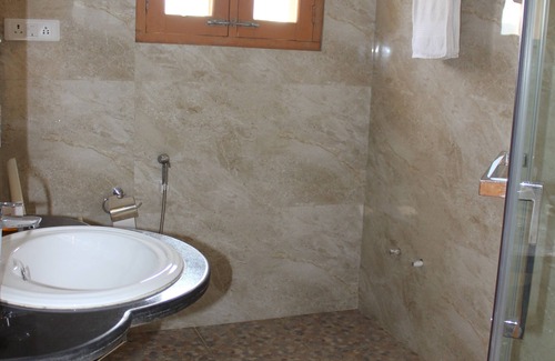 Sudarbal Hotel | Nigeen Lake View Resort