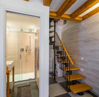 Burano House | Night Galleria holiday home - bed & art in Burano - the pink house