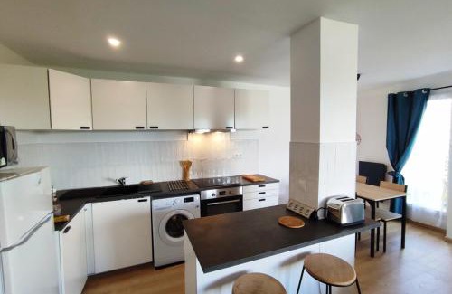 Torcy-le-Grand Apartment | Night in the Heart of Torcy