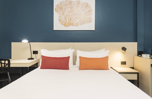 Manoora Hotel | Nightcap at Edge Hill Tavern