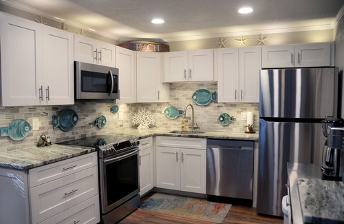 Sunnyside Condo | Ninth Floor, Ocean Side Livingroom! Beautifully Updated! Gated Community!