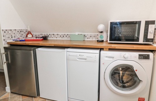 St. Ann's Chapel Cottage | NO 51 VALLEY LODGES, pet friendly, with pool in Gunnislake