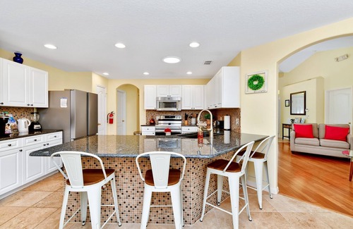 Tuscan Ridge House | NO Carpet House! Private Pool & Spa Cozy 4 bedrooms/3 bathrooms Home by Disney