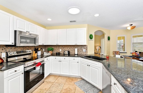 Tuscan Ridge House | NO Carpet House! Private Pool & Spa Cozy 4 bedrooms/3 bathrooms Home by Disney