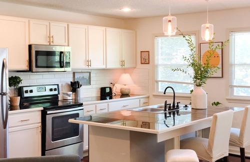 Kansas City House | NO CLEANING FEE SURPRISES! Entire Main Floor 3BR/2BA/Kitchen/Washer & Dryer