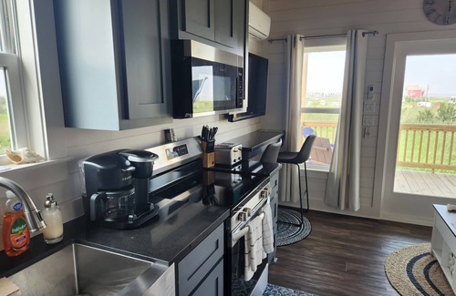 Gilchrist Cabin | No Egrets- Beach & Bay Views, Steps from Beach