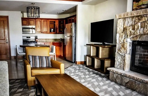 Peak 9 Cabin | NO EXTRA FEES! 2br Sleeps 6 Ski In/Out on Peak 9- hot tubs, shuttle, spa, etc!
