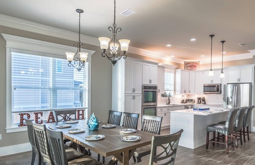 Bel Air House | "No Rain" Beachfront, Private Pool & Outdoor Game Area