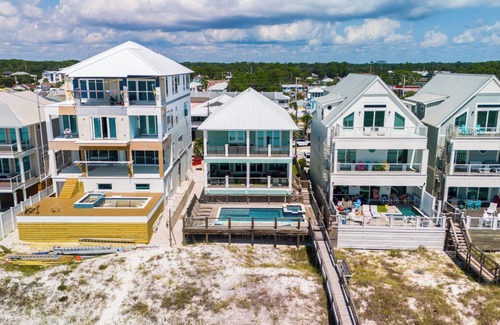 Bel Air House | "No Rain" Beachfront, Private Pool & Outdoor Game Area