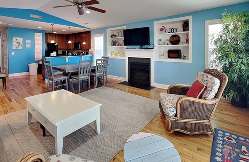 Carolina Beach House | No Worries in Paradise | Private Walkway to Beach!