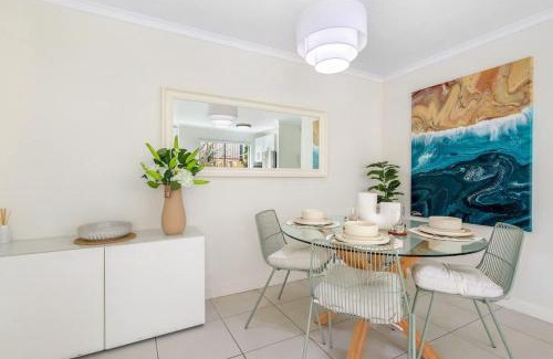 Mermaid Beach Apartment | Nobby's Arcade - Views Games and Vibes