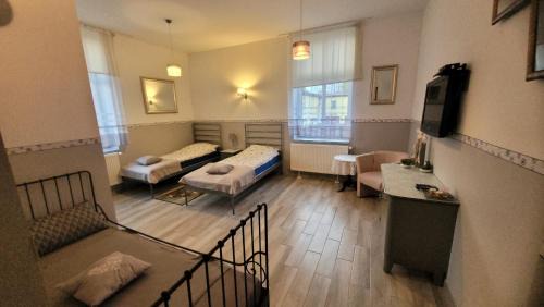 Cedynia House | Noclegi Leśniczówka Piasek