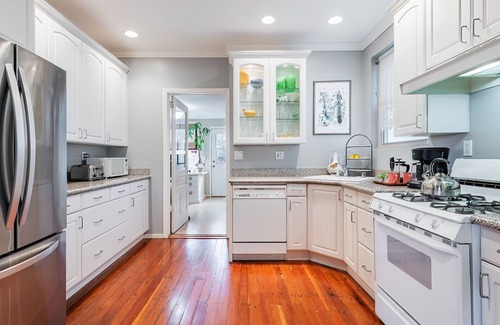 Noe Valley Apartment | Noe Valley, San Francisco Spacious Flat available March 1st 2026