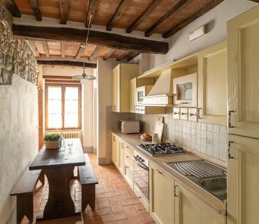 Contignano Apartment | Noi2+2 Vacanze - App. ANDREA