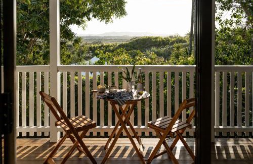 Peregian Beach House | Noosa Gem in Peregian Beach - Ocean View - Steps to beach & village! Dog and family friendly