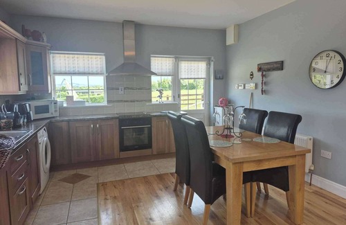 Mullagh Cottage | Nora's Cottage Mullagh, Kells - Sleeps 5