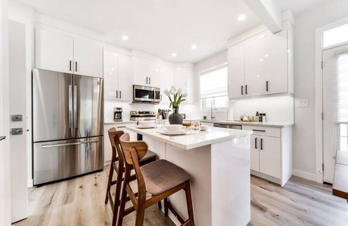 Jasper Place Apartment | Nordic Retreat | 4BR | Min to WEM & DT | AirCon!